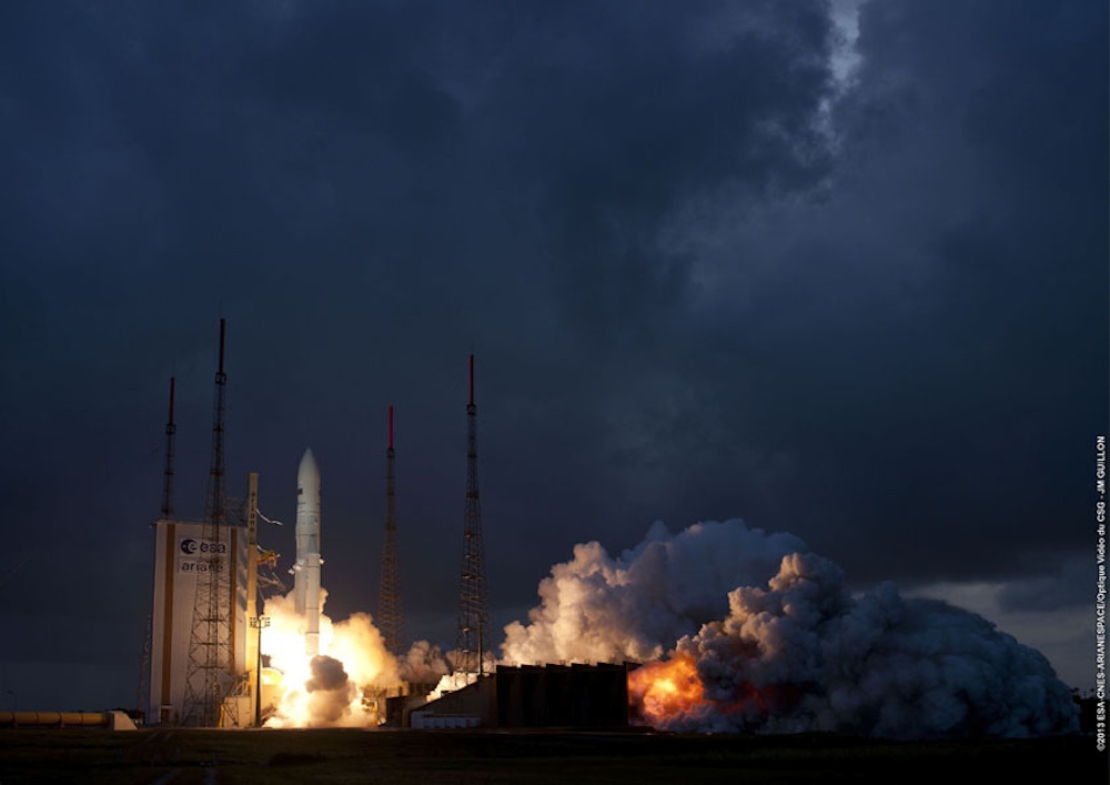 Huge Rocket Launch Lights Up Tropical Night Sky (Photo)